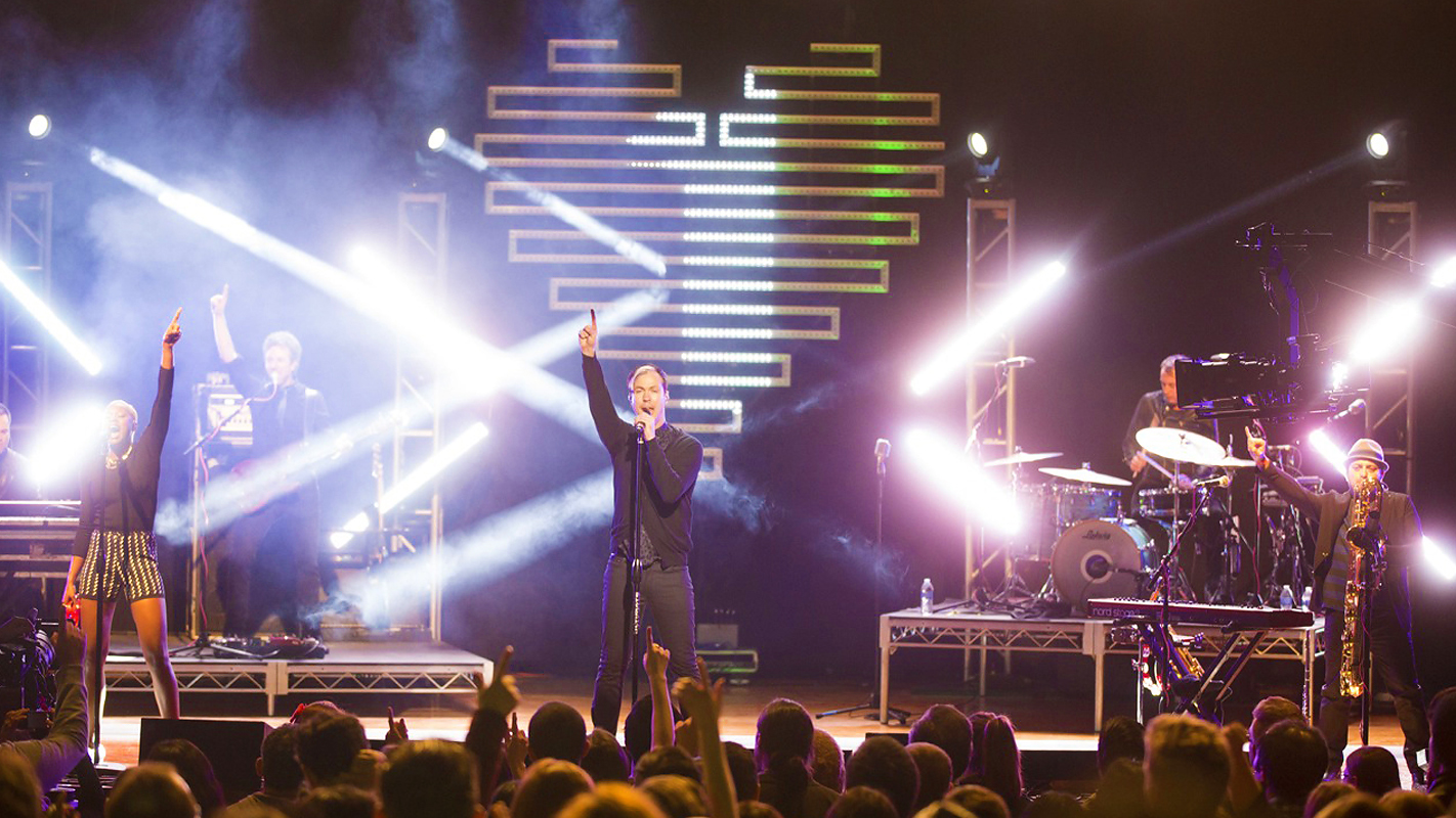 LIVE FROM THE ARTISTS DEN: 
Fitz and The Tantrums  