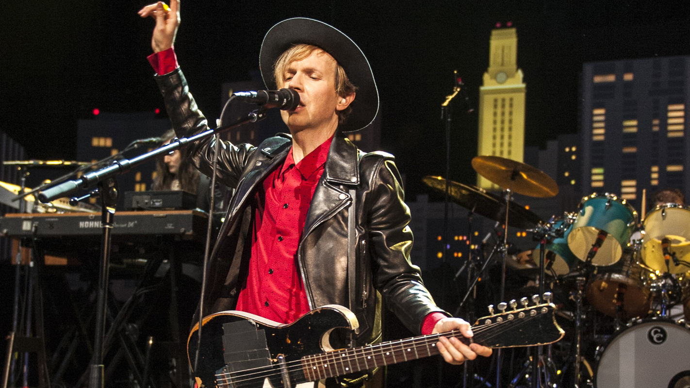 Beck performs on Austin City Limits.