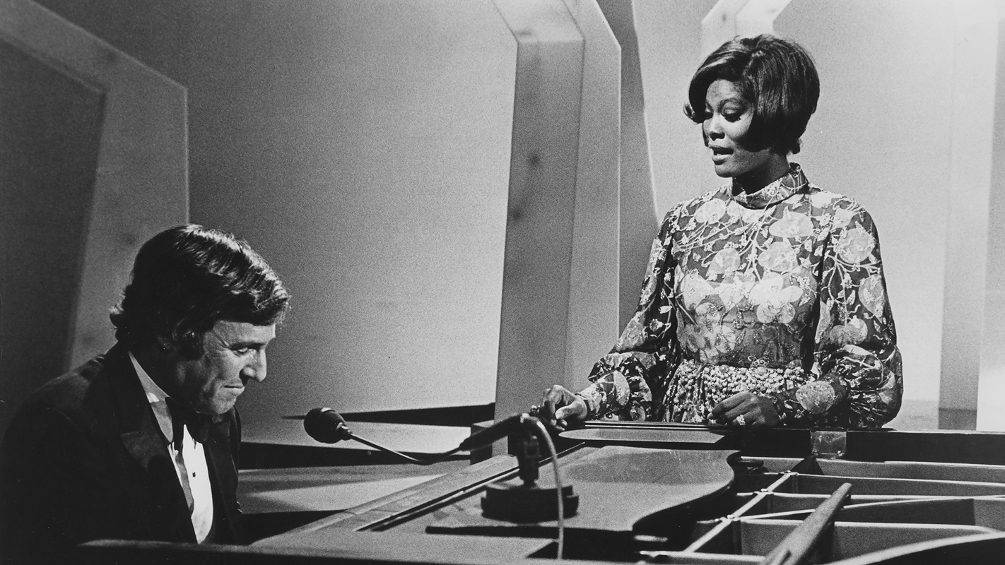 Burt Bacharach performs with Dionne Warwick.