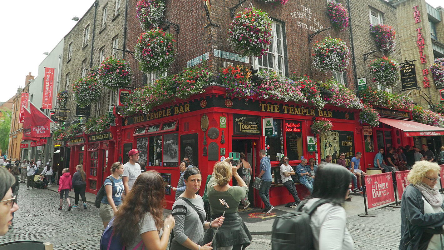 CURIOUS TRAVELER: Curious Dublin Pubs