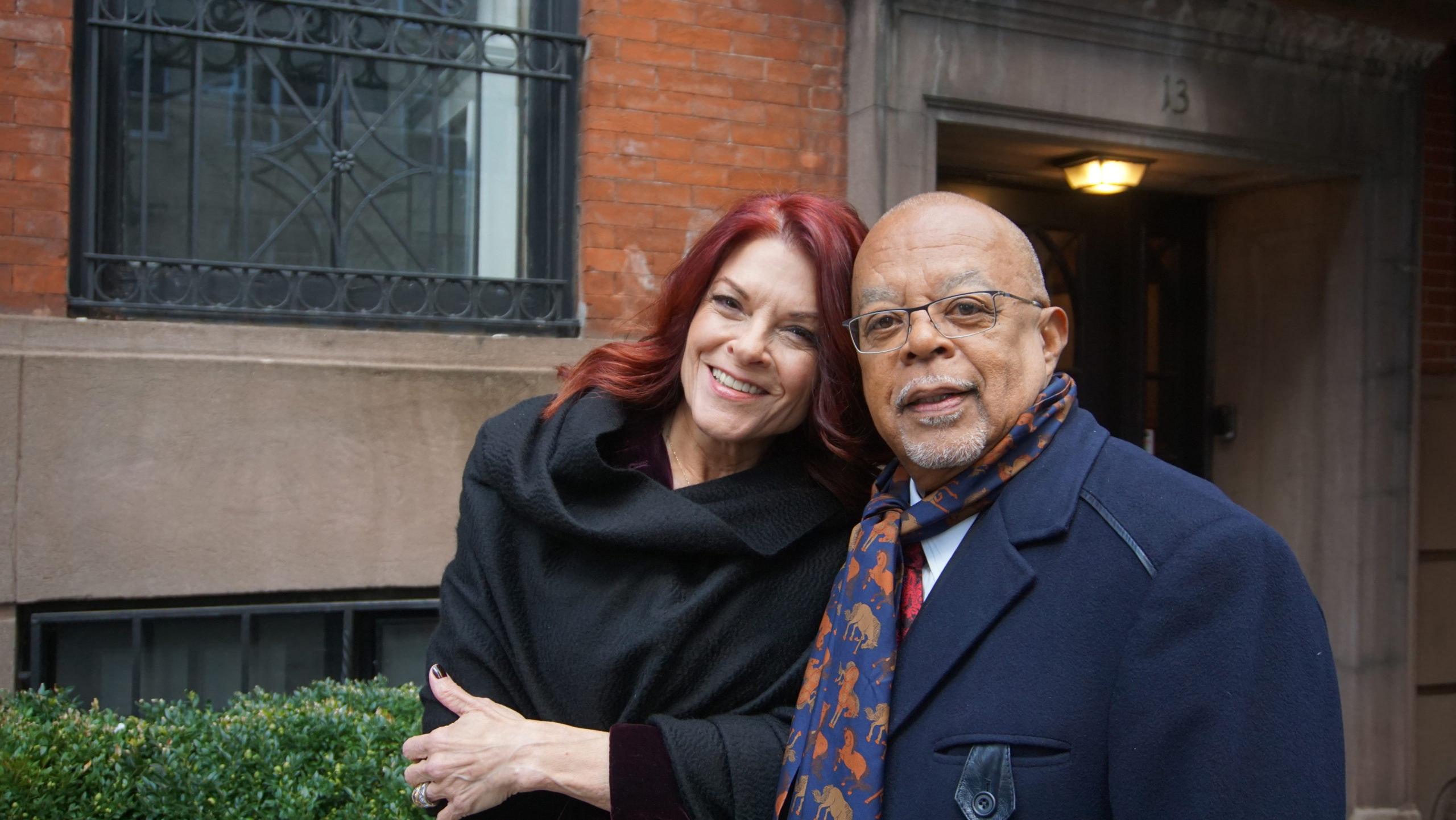 FINDING YOUR ROOTS WITH HENRY LOUIS GATES, JR. 
Season Seven
Premieres January 19 – May 4, 2021

Country music artist Rosanne Cash with host Henry Louis Gates, Jr.

Photo courtesy of McGee Media

For editorial use only in conjunction with the direct publicity or promotion of this program for a period of three years from the program's original broadcast date, unless otherwise noted. No other rights are granted. All rights reserved.
