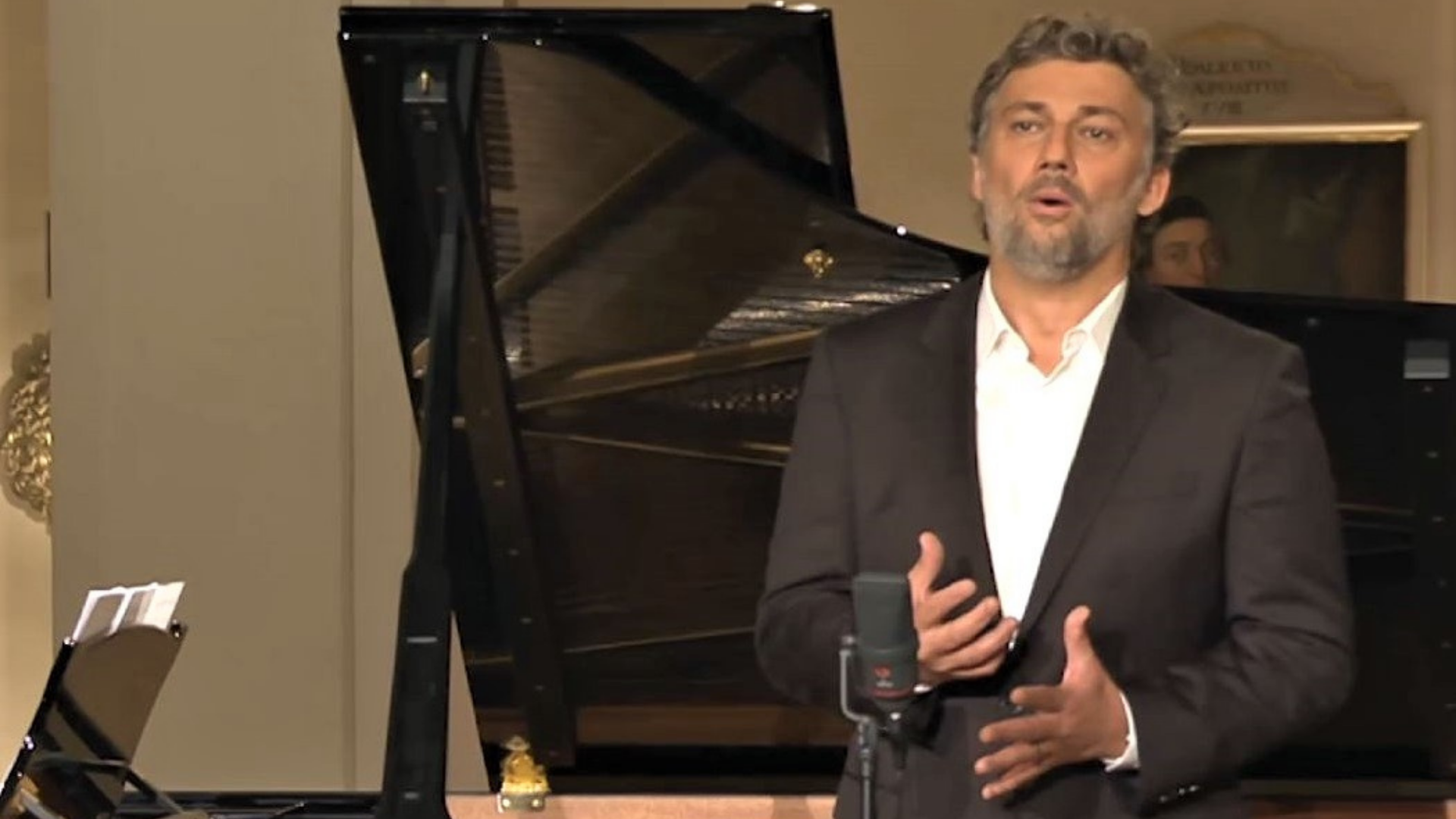 Renowned Tenor Jonas Kaufmann Graces the Stage