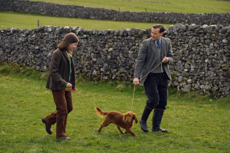 MASTERPIECE
“All Creatures Great and Small” Season 2
Premieres Sunday, January 9, 2022 on PBS

Shown from left to right: Jenny Alderson (Imogen Clawson), Scruff - Jenny’s dog - (​Bobby) and James Herriot (Nicholas Ralph)

For editorial use only.