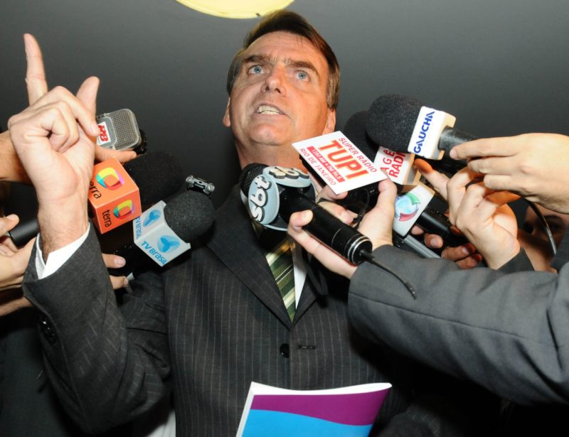 17/05/2011. Crédito: Monique Renne/CB/D.A Press. Brasil. Brasília - DF. Deputado Jair Bolsonaro concede entrevista após o 8º Seminário LGBT no Congresso Nacional.