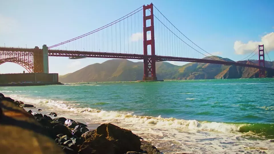 ICONIC AMERICA <br/>The Golden Gate Bridge