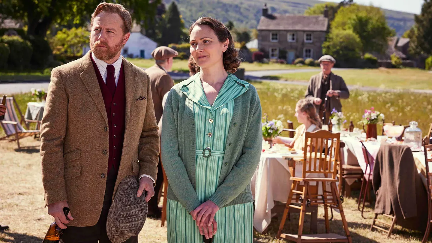 Season 6: Our Hearts Are Full <br/>ALL CREATURES GREAT & SMALL ON MASTERPIECE