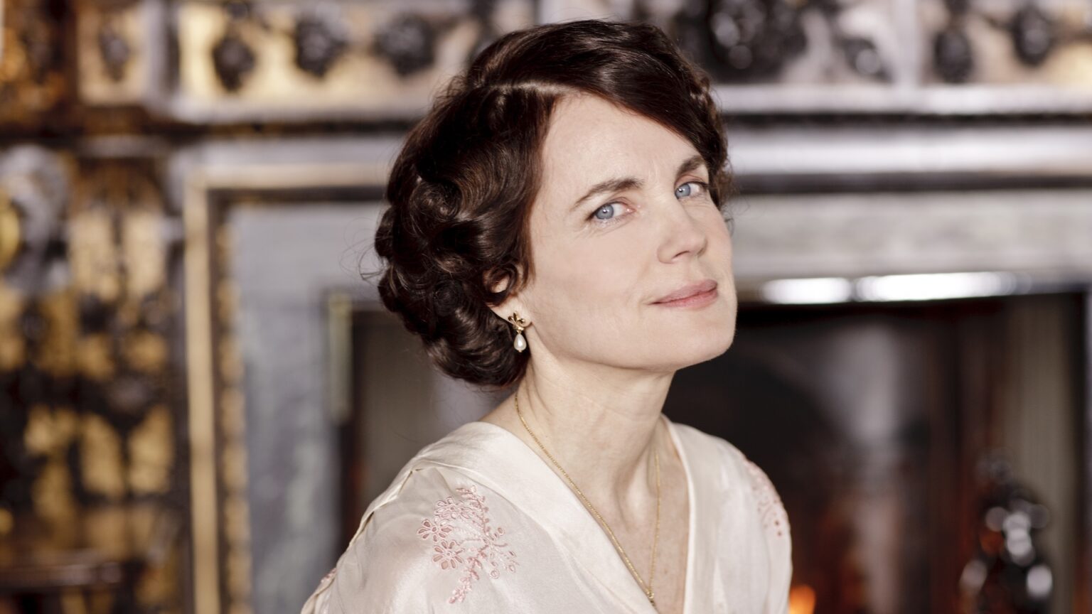 Downton Abbey on MASTERPIECE
Season 2
Shown: Elizabeth McGovern as Cora, Countess of Grantham
For editorial use only.

©Carnival Film &amp; Television Limited for MASTERPIECE
