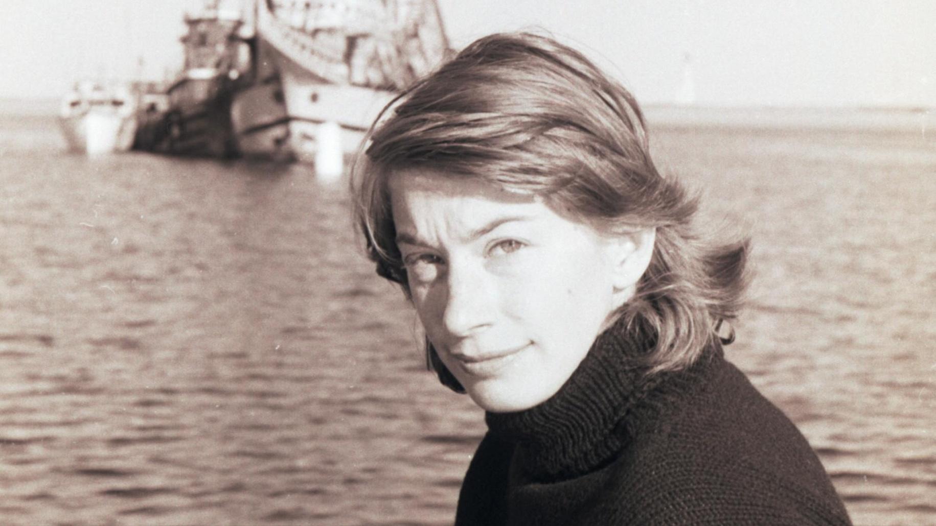 Mary Oliver: Saved by the Beauty of the World <br/>American Masters